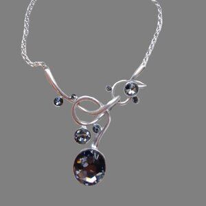 Artistic necklace, faceted glass